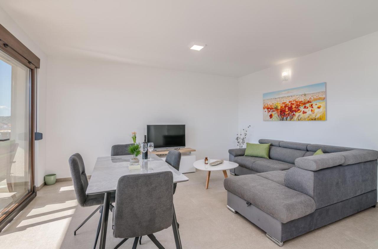 Apartments Sunrise Krk คิร์ก ภายนอก รูปภาพ
