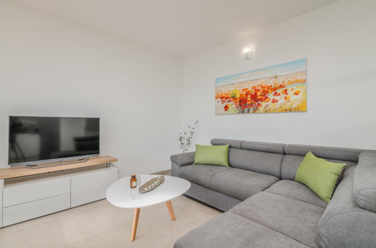 Apartments Sunrise Krk คิร์ก ภายนอก รูปภาพ