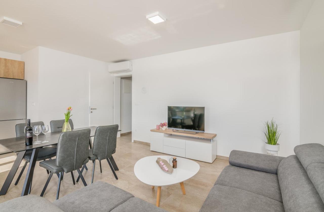 Apartments Sunrise Krk คิร์ก ภายนอก รูปภาพ